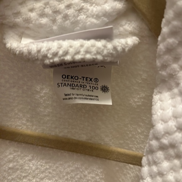 DOWNTOWN COMPANY women’s SPA COLLECTION VELOUR BATHROBE - Picture 7 of 14